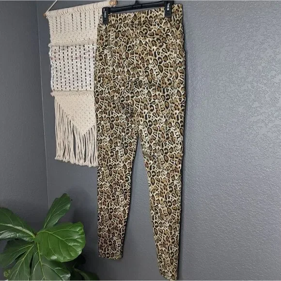 ⭐ Junior's Cheetah Print Jeans - Picture 2 of 9